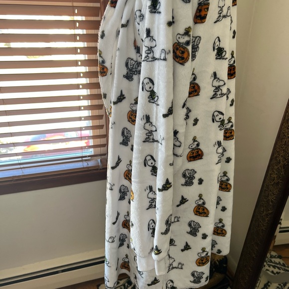 Peanuts lounge wear - Picture 3 of 9